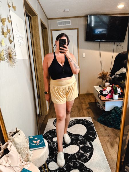 Sports mom ootd 

Baseball mom
Lululemon inspired by
Athletic shorts 
Butterfly shorts
Lululemon look for less

#LTKfindsunder50 #LTKmidsize #LTKstyletip