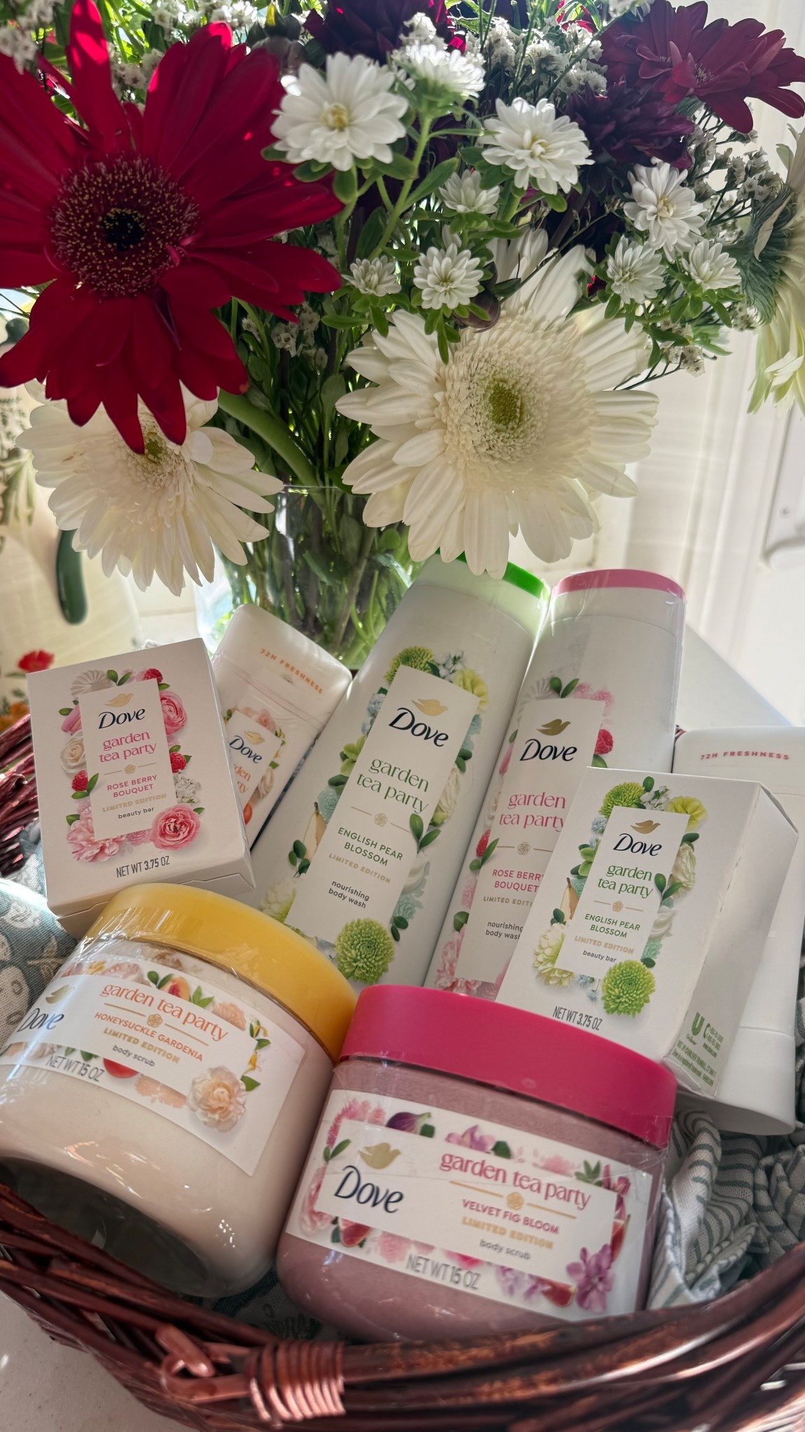 I LOVEEEEEEEEE GARDENS AND FLOWERS AND THIS IS THE CUTEST BODY CARE COLLECTION TO EVER EXIST?!😍😍✨✨😭😭

#LTKBeauty #LTKSeasonal #LTKStyleTip