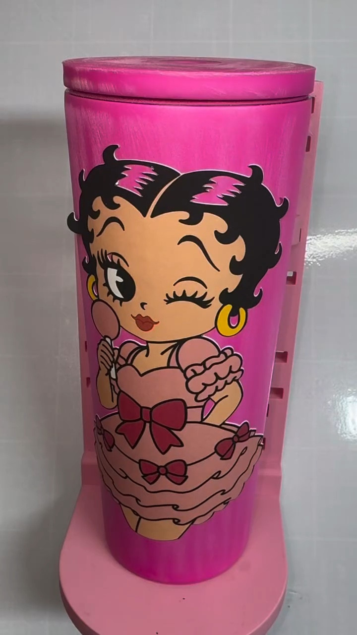 When they ask for everything pink….say less!🙌🏻🫶🏻 

Was recording didn’t realize my mic was muted 😭

Everything used is linked on my bio 

#bettyboop #customtumblers #reelsinstagram #reels #explore