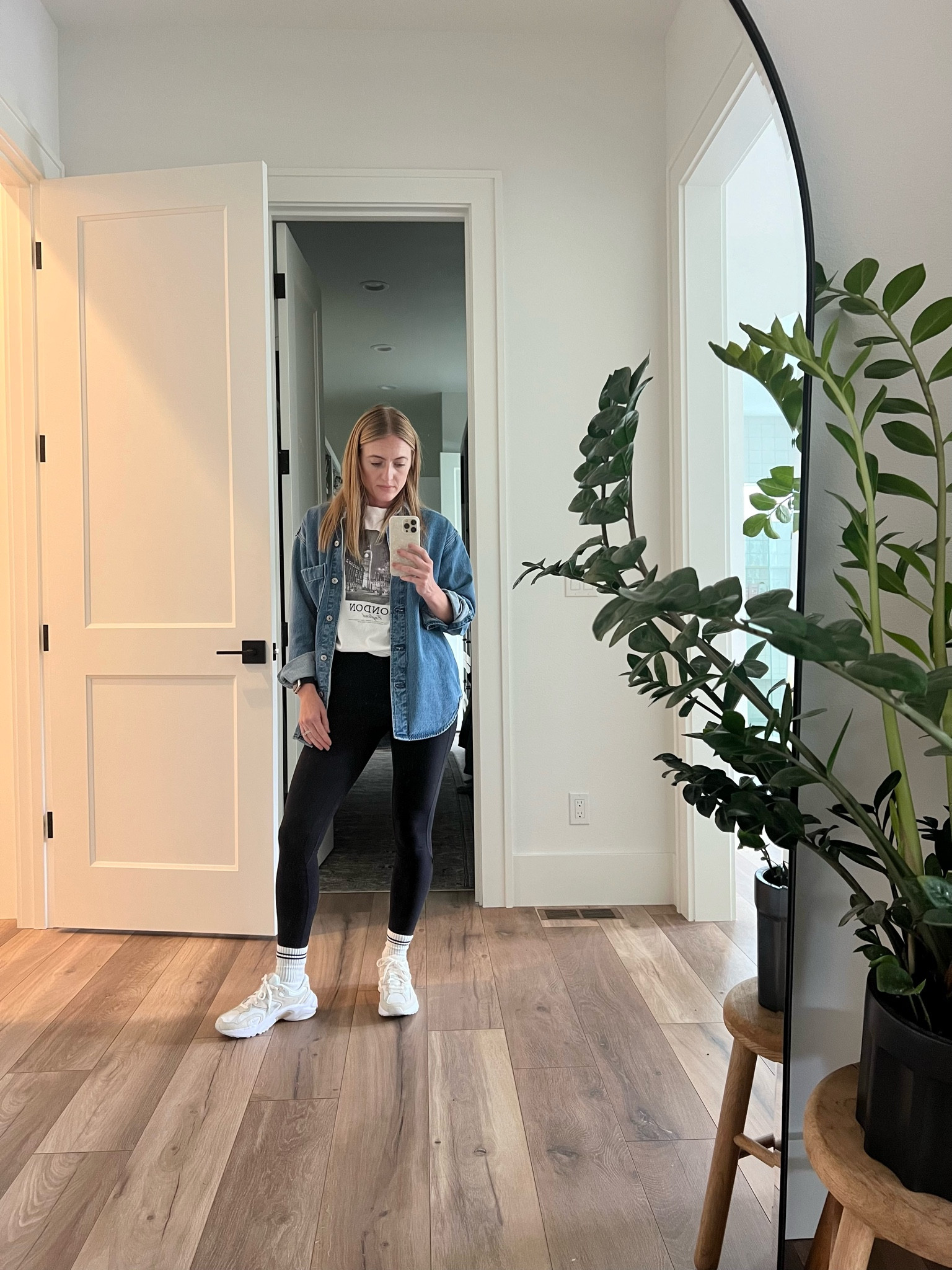 Easy outfit for spring. Oversized denim, leggings, graphic and neutral sneakers 

#LTKstyletip #LTKfindsunder50 #LTKfindsunder100