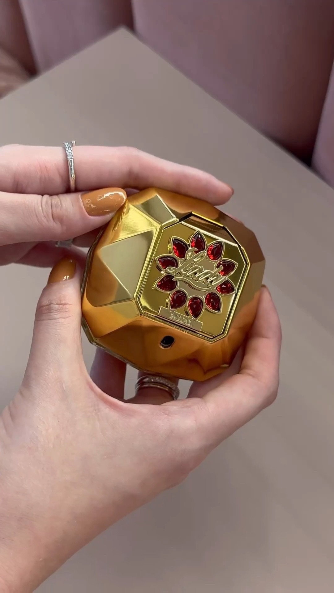 E esse lançamento perfeito é o Paco Rabanne Lady Million Royal! ❤️😱 

“Inspirado pelos traços icônicos de Lady Million, o novo frasco de Lady Million Royal abraça a forma de diamante de alta costura como um símbolo de beleza e desejo.”

#LTKbrasil #LTKbeauty