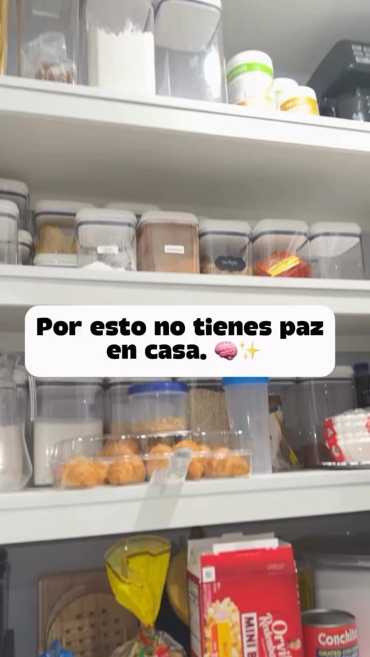 Tu casa no tiene que verse como un catálogo de Pinterest para darte paz. 🏠✨
A veces pensamos que el diseño y el orden son solo para presupuestos gigantes, pero como Interiorista, te digo la verdad: el orden visual es neuro-comportamiento. No es estética, es salud mental. 🧠
No necesitas comprar todo de golpe ni tener la casa propia para empezar a vivir bien. Se trata de optimizar, de elegir con inteligencia y de darle amor a cada rincón, por mínimo que sea.
Si sientes que tu espacio te quita energía en lugar de dártela, estoy aquí para ayudarte:
✅ Asesoría Online o Personal: Ubicamos los productos ideales para TI y tu estilo de vida.
✅ Optimización real: Sin gastos innecesarios, solo soluciones que funcionan.
No te acostumbres a vivir mal. Tu hogar debe ser tu santuario, no tu carga. 🤍
¿Estás lista para transformar tu espacio? Escribe la palabra CAMBIO abajo y te cuento cómo podemos empezar a trabajar juntas. 👇
.
.
.
#Interiorista #OrdenVisual #SaludMental #OrganizacionDelHogar #decoracionlowcost