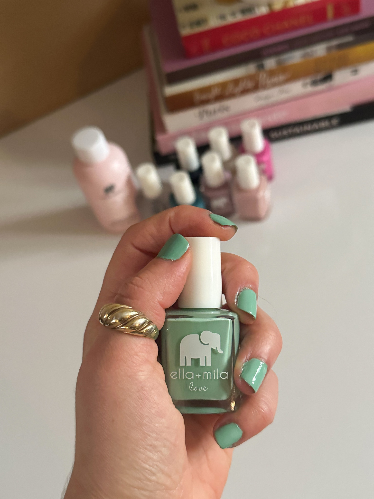 @ellamila, one of my favourite eco-friendly, luxurious nail polishes are now available at @meijerstores with a wide variety of colour. They are also cruelty free, 17 free and made in the US! #ellamilaMeijer #ad