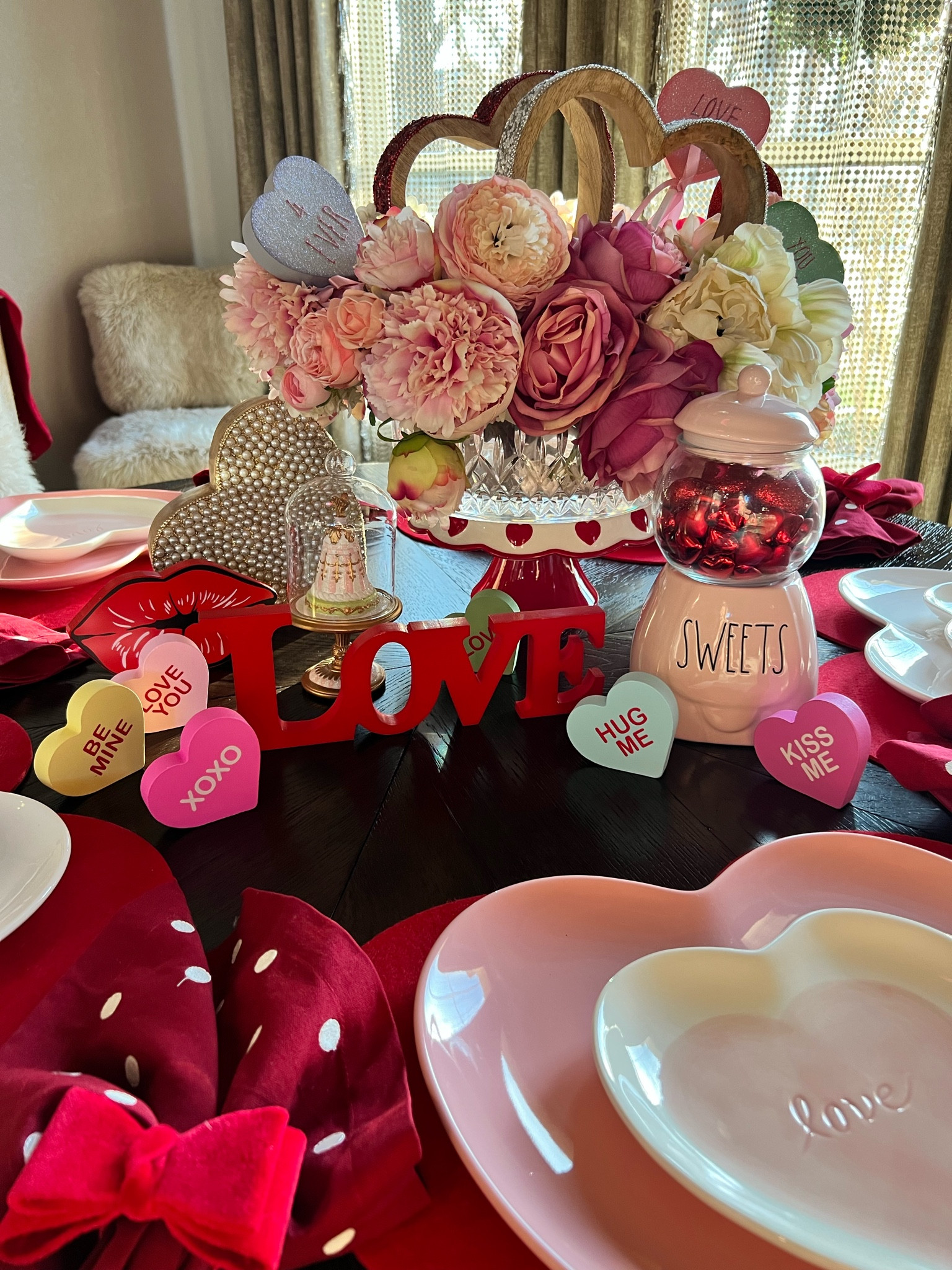 Valentines decor 

#LTKSeasonal #LTKhome