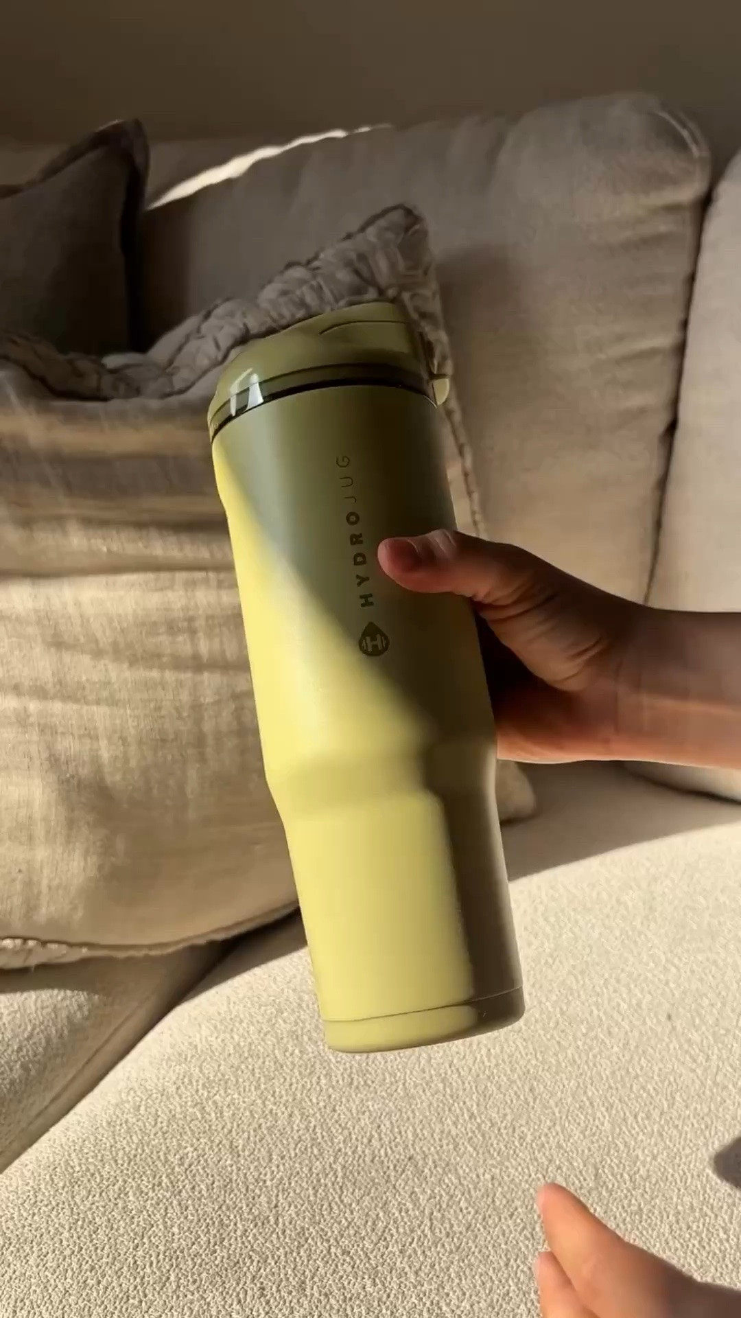 this summer’s water bottle💦 @hydrojug 

Linked in my stories + LTK🔗 

#hydrojug #hydrojugambassador