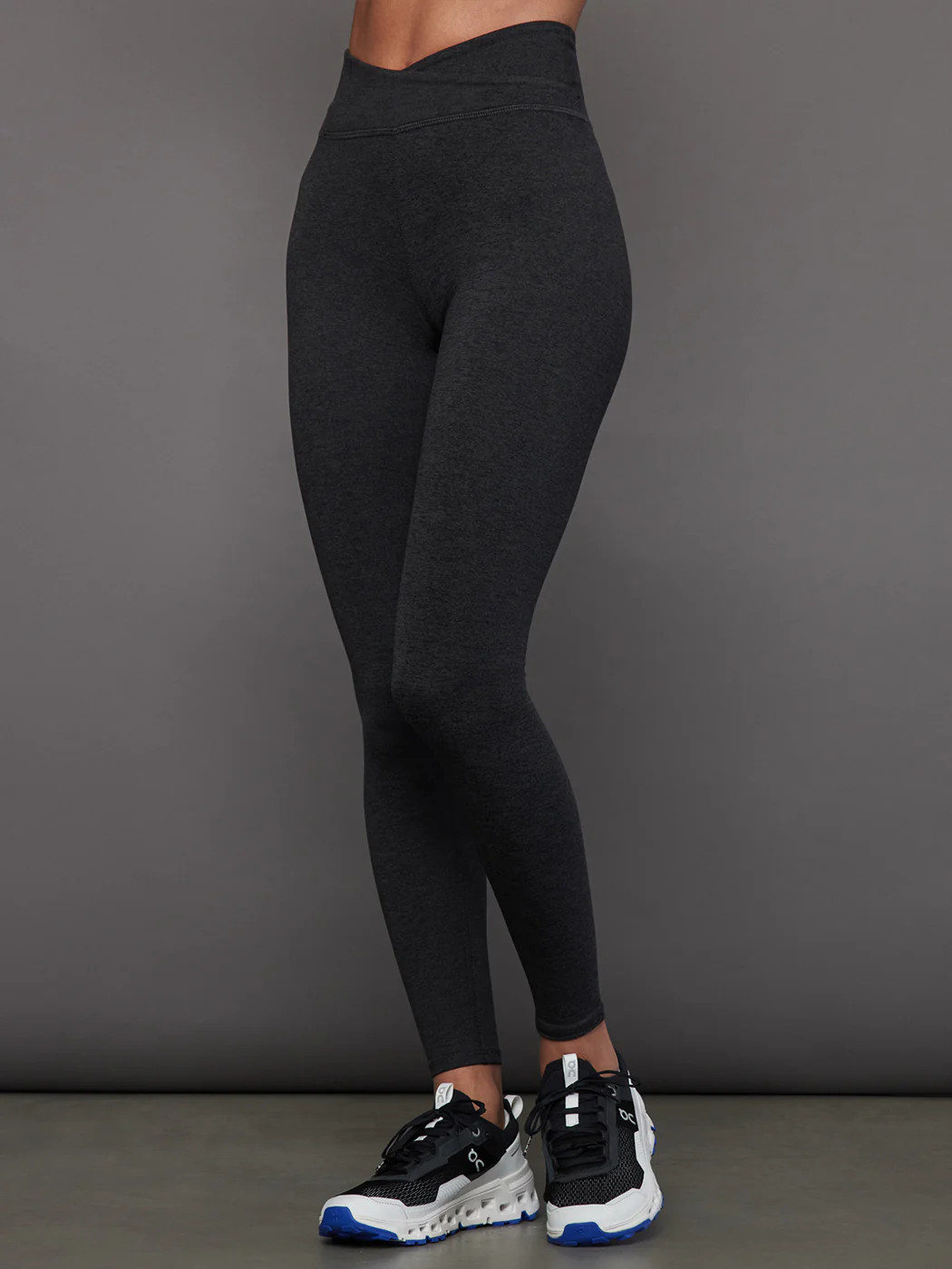 Wrap Legging in Heather Melt - Charcoal Heather | Carbon38
