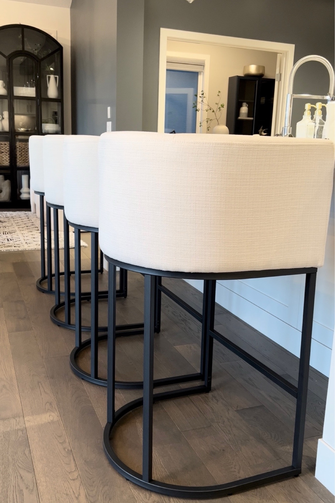 ☺️ Experience modern comfort and style with our postmodern counter height stool, featuring breathable linen upholstery and a sleek iron base.

 #ModernDesign #ComfortInStyle #DiningUpgrade #PostmodernFurniture #SleekSeating

#LTKStyleTip #LTKHome #LTKSaleAlert