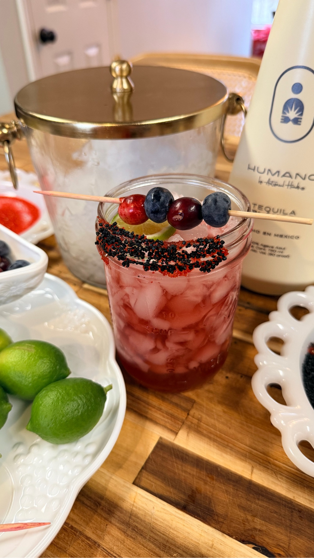 Game day margarita for the SEC Championship! 🐾❤️🖤
My Red & Black Dawg-a-Rita is bright, festive, and so easy to mix for today’s showdown.

Linking my favorite bar tools, glassware, and the tequila I’m loving this season (hello Humanos Blanco 🙌). Perfect for holiday parties, cozy nights by the tree, or cheering on the Dawgs from home.

Sic ’Em + cheers, friends!

Recipe ↓
• 2 oz blanco tequila
• 2 oz cranberry juice
• 1 oz fresh lime juice
• ½ oz agave
• Splash of grape juice
• Black salt rim
• Garnish: lime + blueberries

#holidayparty #christmasdecor #cocktailrecipe #margaritanight #southernentertaining #ltkhome #ltkholiday #ltkrecipe #bessieandco


#LTKHome #LTKfoodie #LTKHoliday