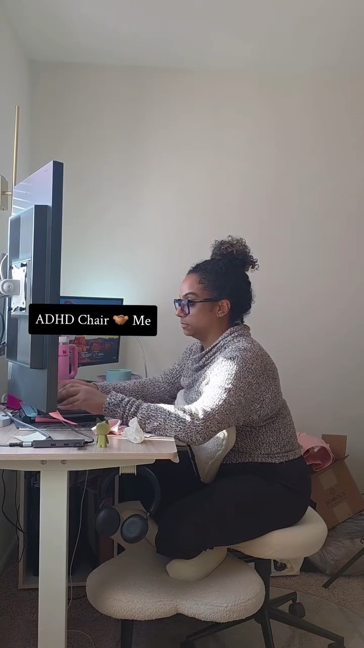 Romanticizing my life one ergonomic purchase at a time 🤍

Tagged the vendor! @pinmocoofficial

#WFHhumor #ErgonomicLife #MillennialCore #CreatorSetup
