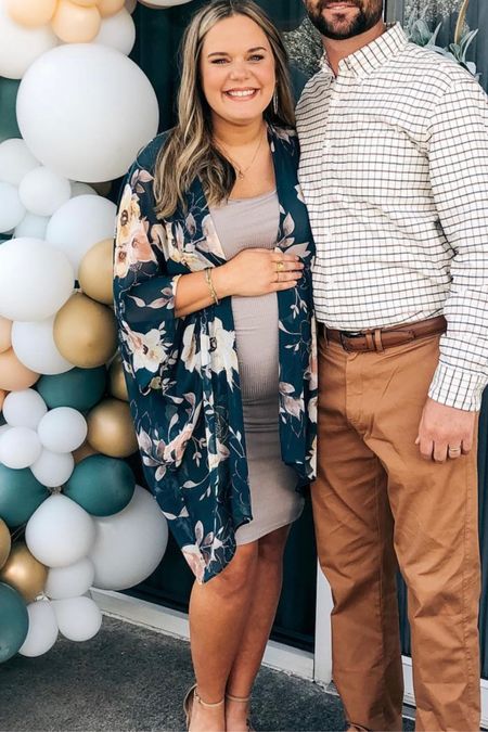 This spring maternity outfit with a dress and a kimono is so cute!

Casual maternity dress, maternity kimono, maternity spring outfit 

#LTKunder50 #LTKbump #LTKU