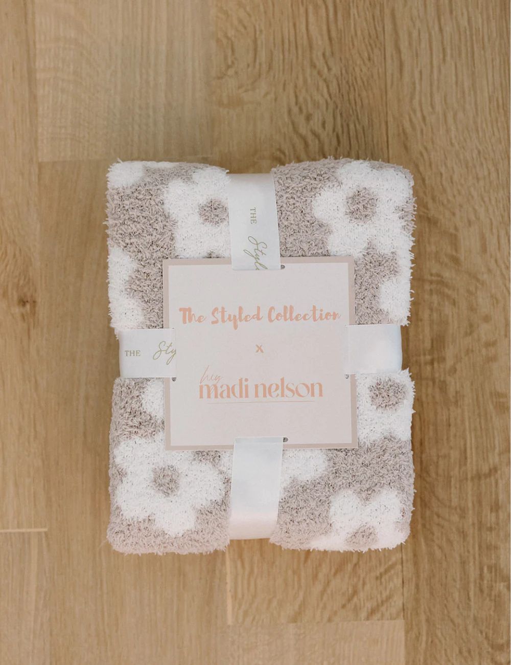 TSC x Madi Nelson: Daisies in Bloom Buttery Blanket | The Styled Collection