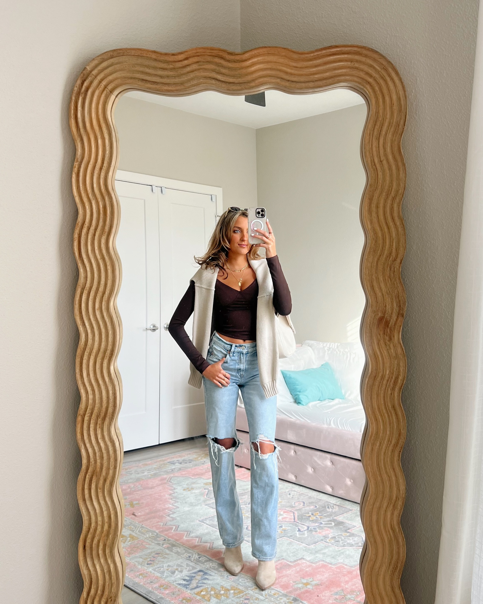 winter going out outfit / winter date night outfit 💗 the perfect top (under $20) + straight jeans for dinner and drinks 