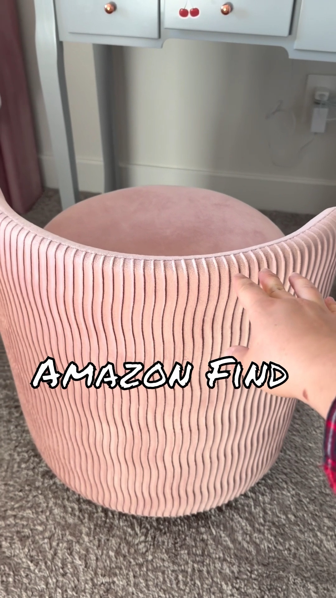 The perfect vanity chair DOES exist 💗 Soft velvet, 360° swivel, hidden storage, and no assembly needed. I love pieces that look beautiful and actually work for real life.
#ltkstyle #ltkhomefinds #ltkmusthave #homeinspo #vanitysetup #bedroomdecor #pinkhome #functionaldecor #amazonfinds #smallspaceideas #modernhome #accentfurniture 

#LTKBeauty #LTKSaleAlert #LTKHome