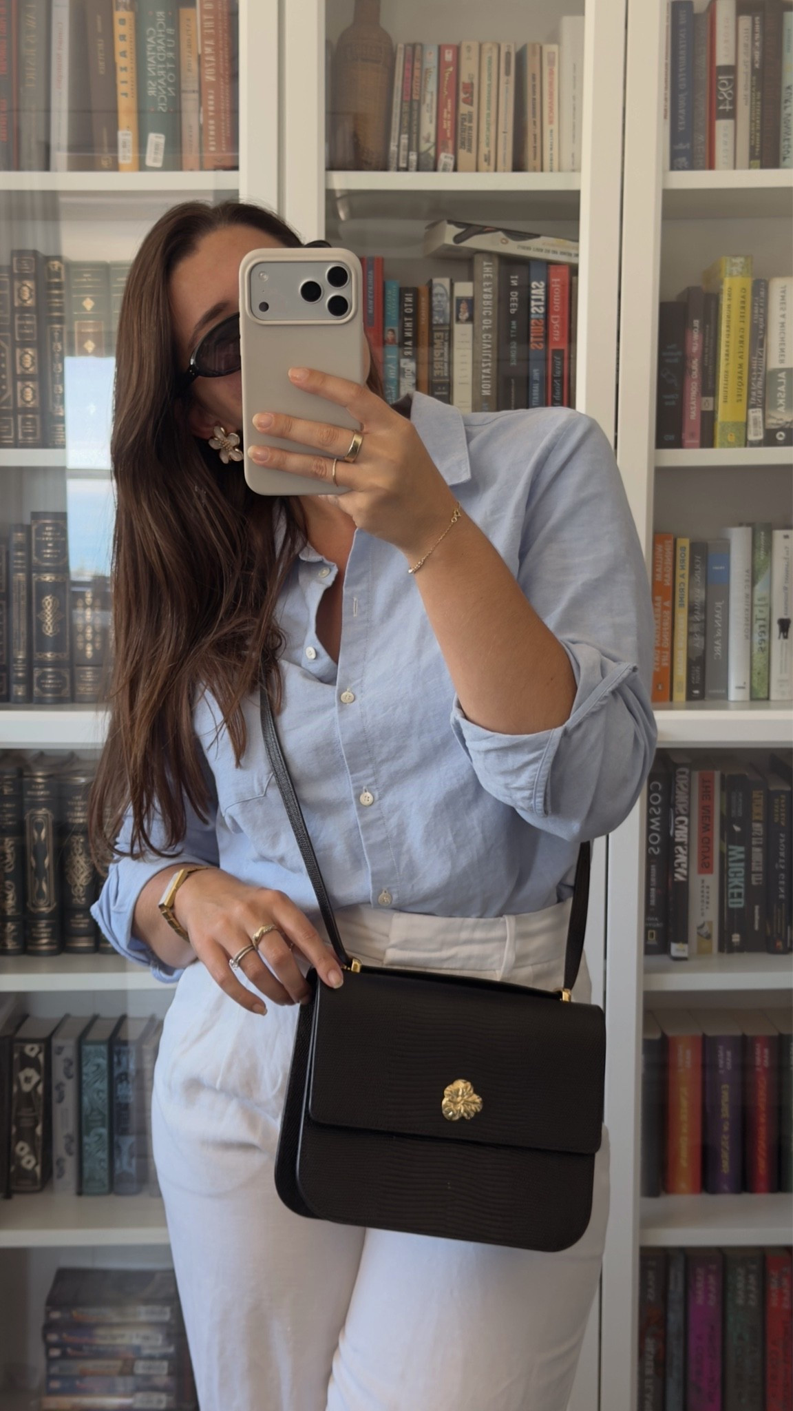 Look du Jour 🤍

Outfit details: 
Top: @SEZANE 
Pants: @Aritzia 
Earrings: Ferezzi Paris, Sirène - code MAEVA15 for 15% off
Purse: Fauvette Paris, Adèle bag - code MAEVAWITHAMOUR for 10% off 

With Amour, M.

#LTKgrwm #LTKdayinmylife #LTKootd