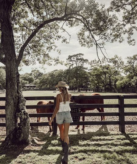 Sundays on the farm ☁️✨🐴

Cowgirl boots, denim shorts, A&F denim shorts sale, denim shorts, brown cowgirl boots, straw cowgirl hat

#LTKfindsunder100 #LTKshoecrush #LTKsalealert