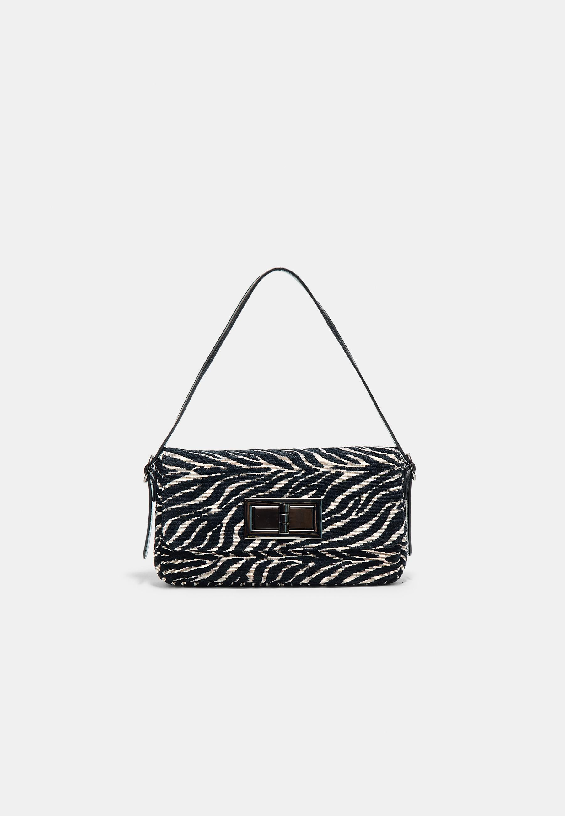 Shoulder bag with metal fastening | Stradivarius (UK)