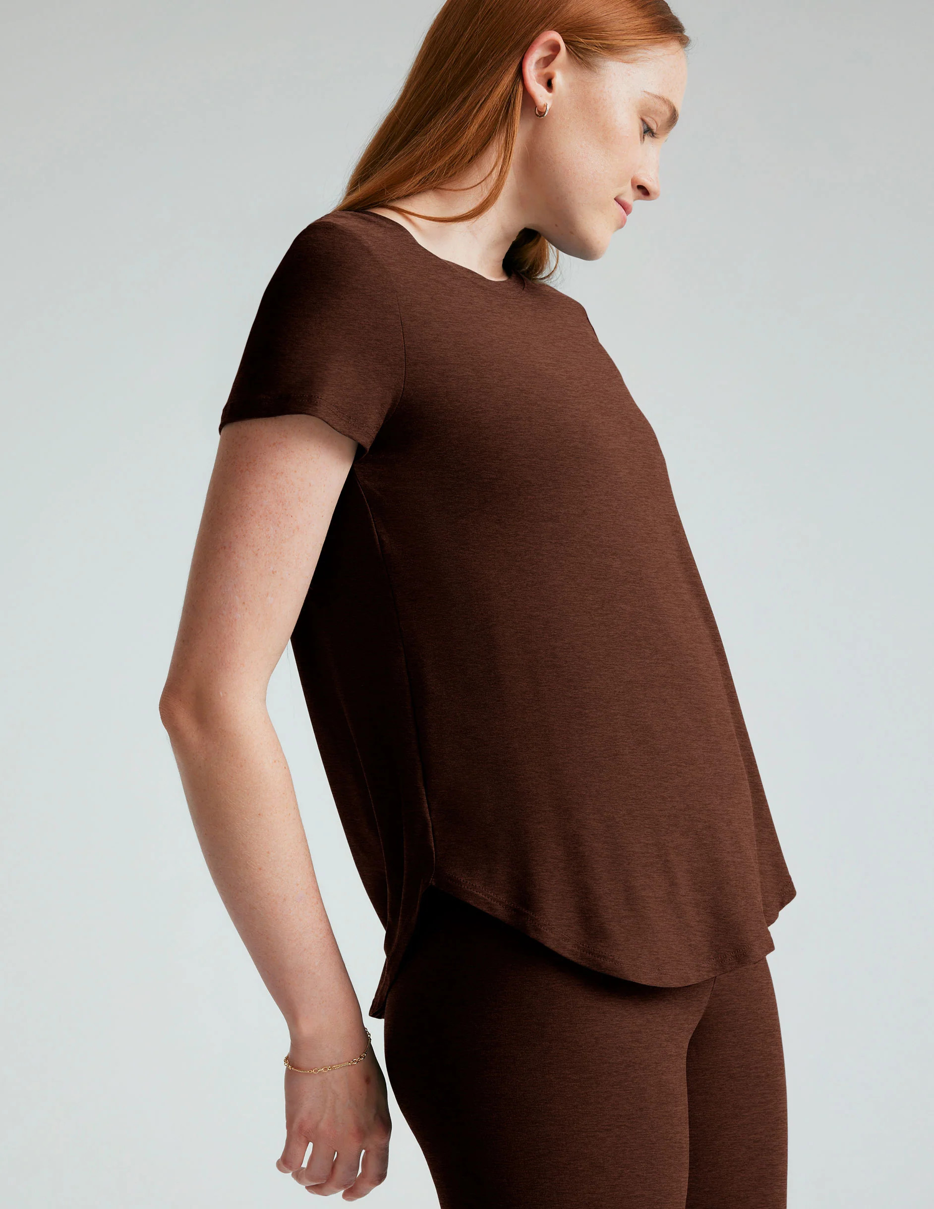 Featherweight On The Down Low Tee | Beyond Yoga | Beyond Yoga