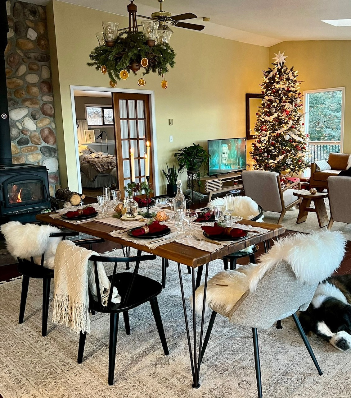 Create a beautiful holiday table. My simple tips to create a beautiful holiday table on the blog. I've linked all the main elements for your gorgeous holiday table. #Christmasdecoration #Christmasdining 

 #LTKHoliday #LTKHome #LTKFindsUnder100