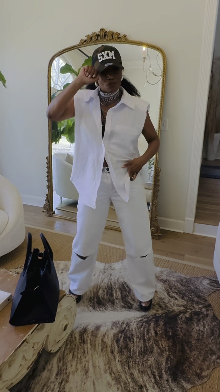 Spring staples 🌸
Jeans: Zara 
Bag: The Row


#LTKfindsunder50 #LTKstyletip