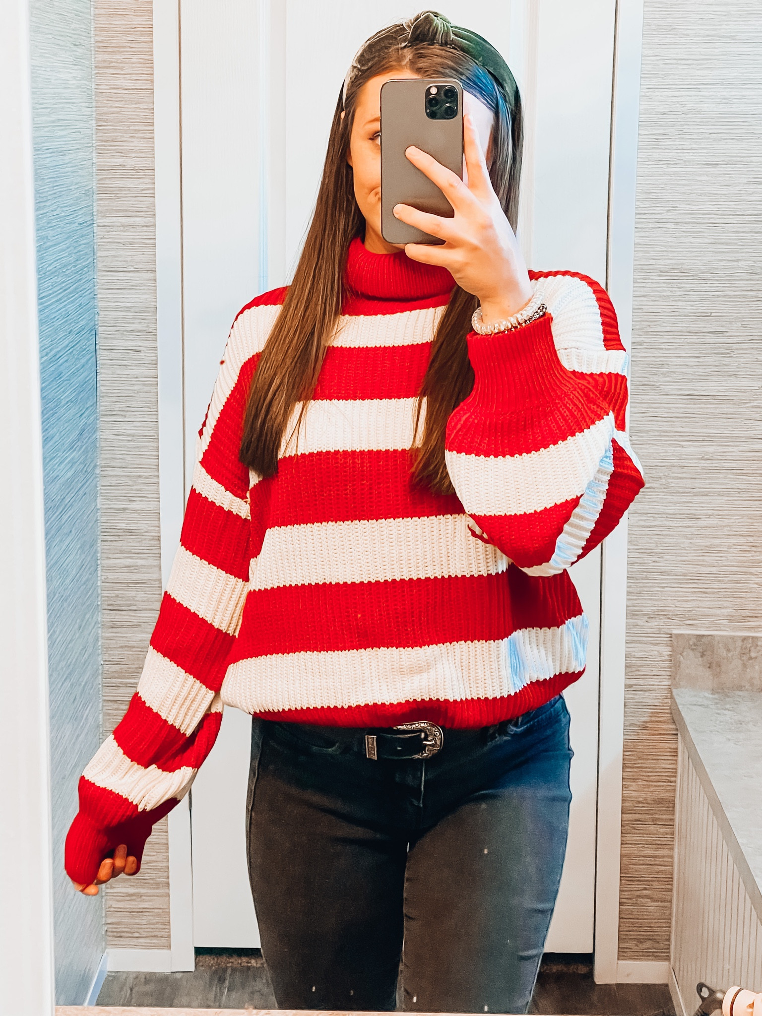 Obsessed with this sweater it is so good! And comfy! Really gives me candy cane vibes!! I love it!! 
I’m in a small! 


Winter Christmas holiday ootd outfit style fashion wear shein 

#LTKHoliday #LTKunder100 #LTKSeasonal