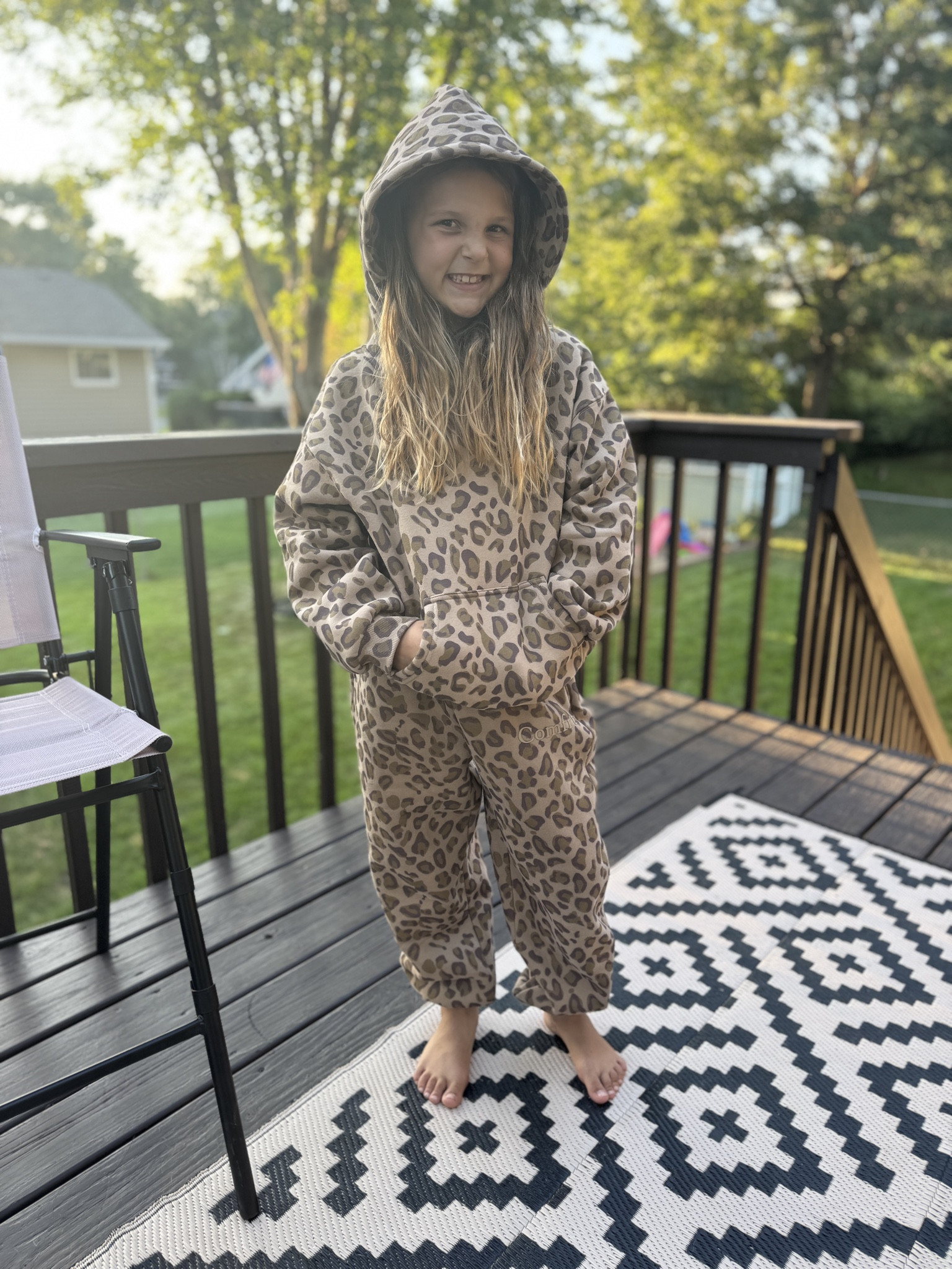 Youth Medium in this Comfrt set and Remmie loves it! 

 