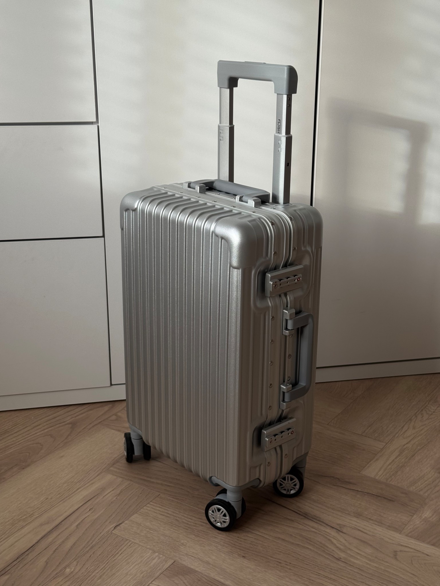 New silver aesthetic style suitcase I found on Amazon 👏🏻

Silver suitcase, cabin case, Amazon find 

#LTKuk #LTKstyletip #LTKtravel