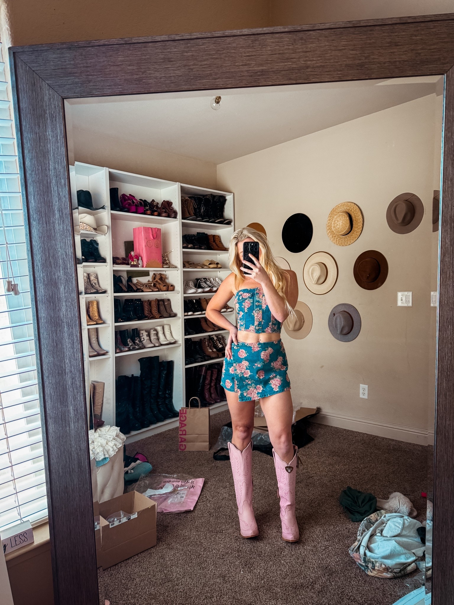 Country concert outfit ideas 
Stage coach
Cowgirl boots
Denim 
Floral 
Top: Small
Bottoms: Mediumm 

#LTKFestival