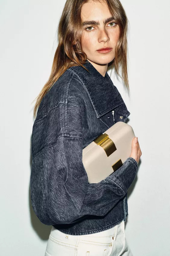CLUTCH DETTAGLIO METALLICO | Zara IT