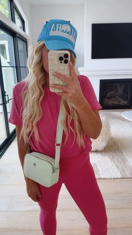 The NEW lulu camera bag! 😍😍😍 wearing a 8 in tee and leggings 