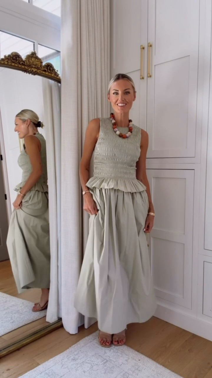 This matching set is so cute! I love the smocked top! Wearing XS!

Loverly Grey, Shopbop, maxi skirt, fall outfit, early fall outfit, fall looks, matching set

#LTKSeasonal