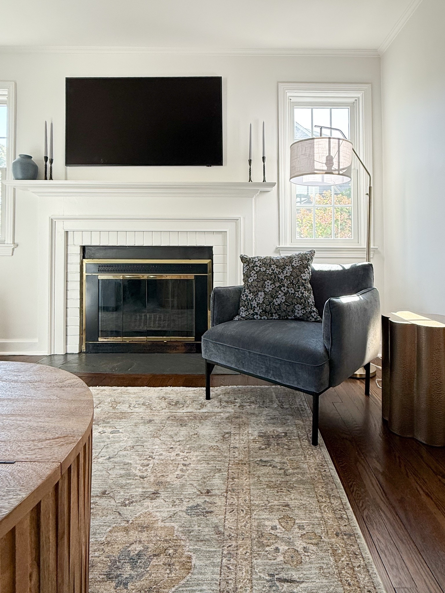 Cozy living room loading! Swill waiting on window treatments (and one actual window!) and a few accessories but I LOVE how this room looks! Lining the furniture and accessories that we chose (along with this Frame TV that’s currently on sale!!)