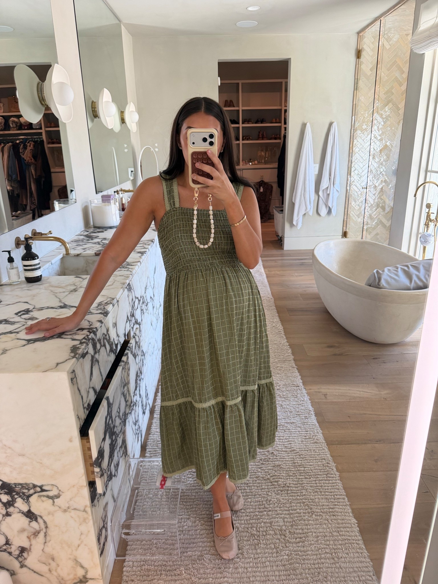 So flattering and comfy✨
Size: medium 

Dressupbuttercup.com #dressupbuttercup #dederaad 

#LTKStyleTip #LTKHoliday #LTKSeasonal