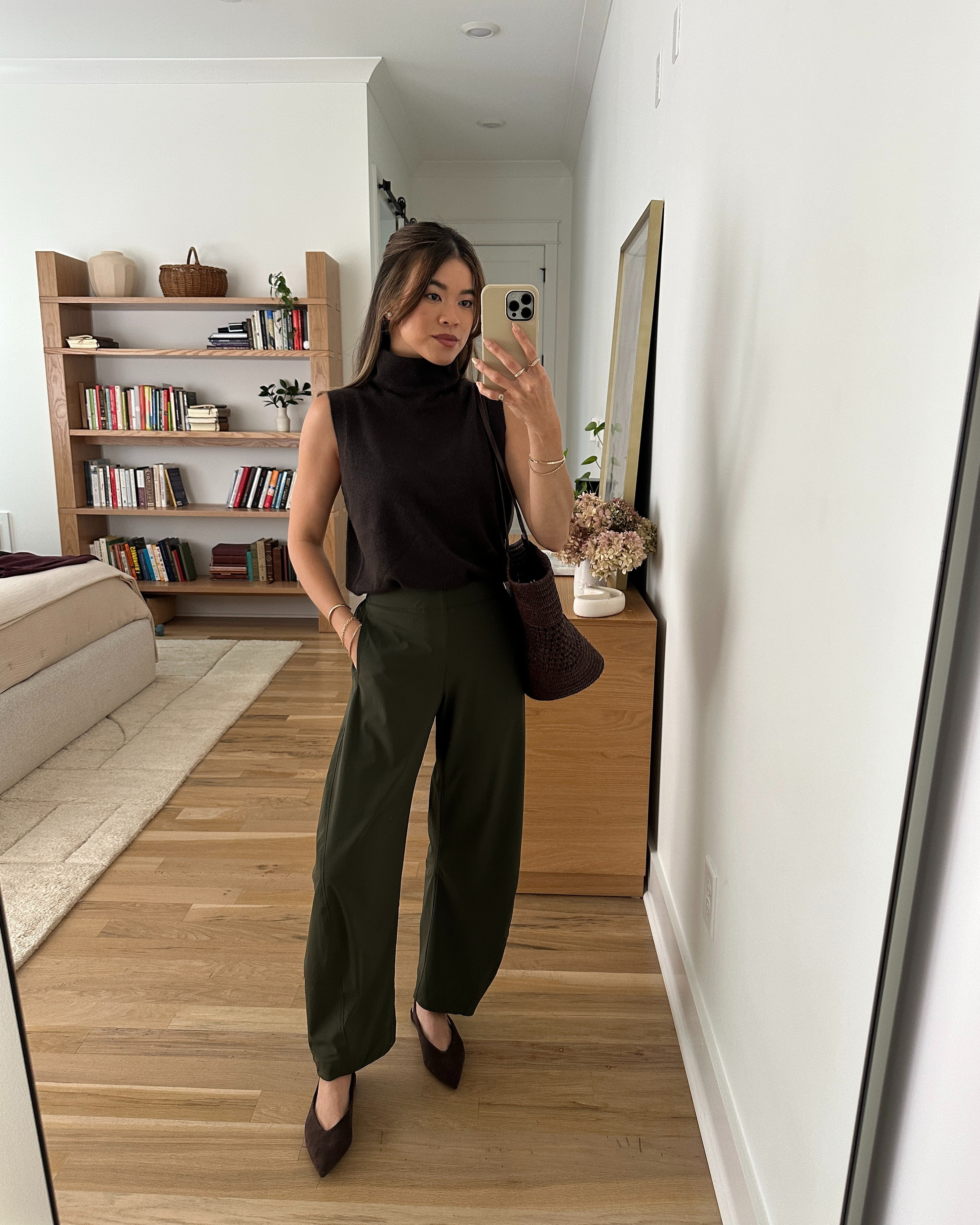 Workwear outfit inspo. I love this @Aritzia top.

Sizing info:
-Aritzia Bare Cashmere Opus Mockneck (2XS in Cacao Nib)
-Ruti The On The Loose Work Pants (Size 0 regular in Verdant) 

barrel pants, petite pants, petite work pants, fall pants, summer pants, petite barrel pants, summer outfit, fall outfit, vacation outfit, travel outfit, best petite pants, petite barrel pants, comfy pants, viral barrel pants, summer outfit, workwear outfit, work pants, petite work pants, work top

#LTKootd #LTKPetite #LTKWorkwear