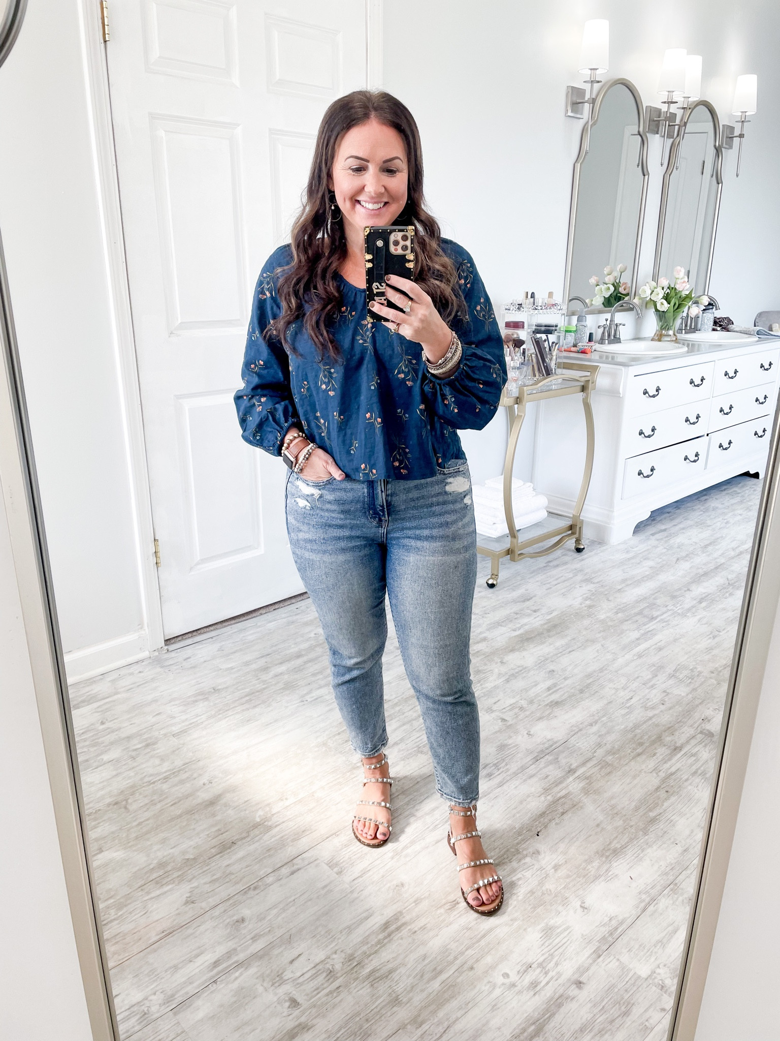 Transitional top 🍂

Tags: 
Petite tops
Petite blouses
Petite shirts
Fall tops
Fall blouse
Fall shirt
Fall fit
Petite fashion
Petite fit
Curvy fit
Steve Madden


#LTKshoecrush #LTKSeasonal #LTKunder50