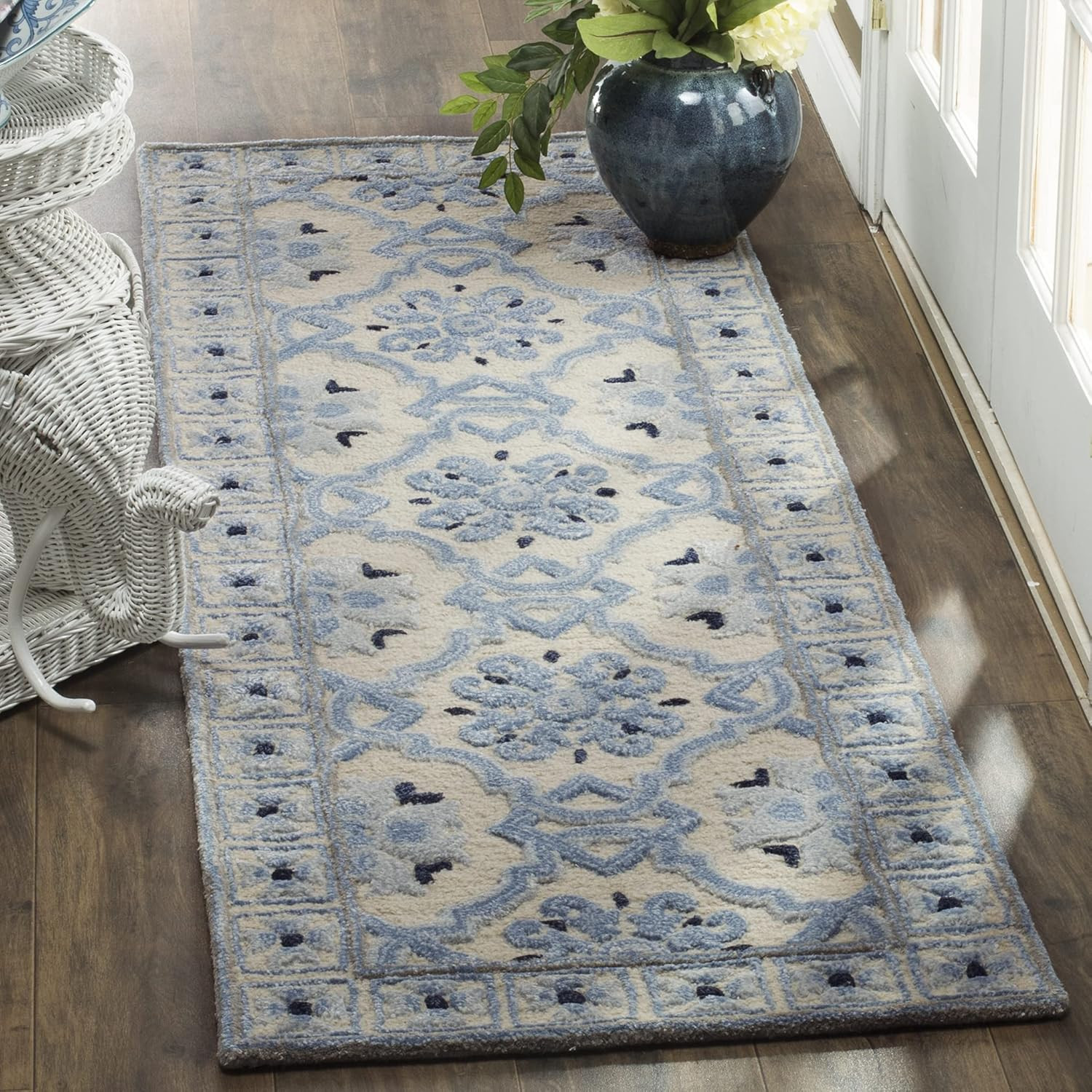 SAFAVIEH Bella Collection 2' 3" x 8' Ivory/Blue BEL155A Handmade Premium Wool & Viscose Entryway ... | Amazon (US)