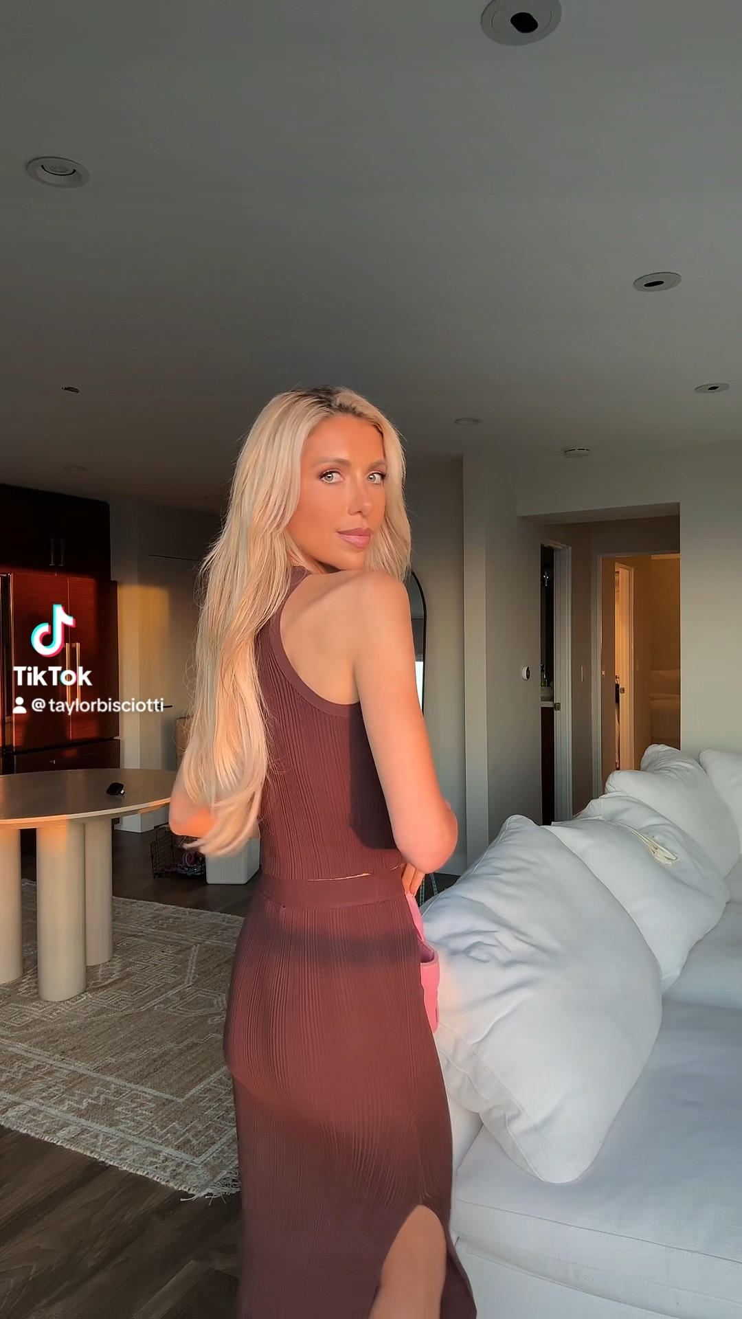 Matching sets make getting ready much easier 

#goodamerican #matchingsets #ootn 

#LTKVideo #LTKparties #LTKstyletip