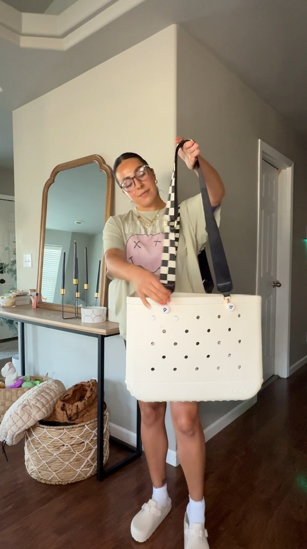 Bogg bag straps ✨🏁


Bogg bag 
Bogg bag accessories
Sports mom
Mom bag 


#LTKKids #LTKItBag #LTKFamily