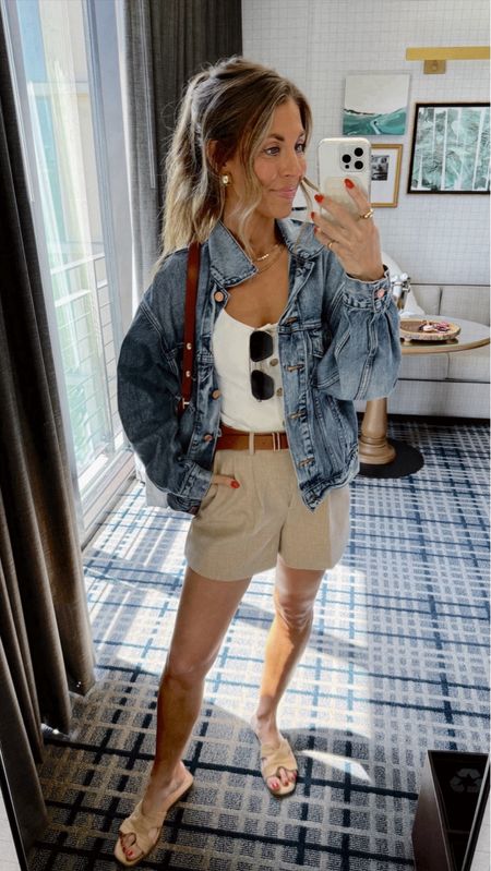 Love this Aritzia scoop neck vest 😍 size 4
Size 0 pleated shorts are the perfect length tailored short!


#LTKStyleTip #LTKFindsUnder100 #LTKTravel