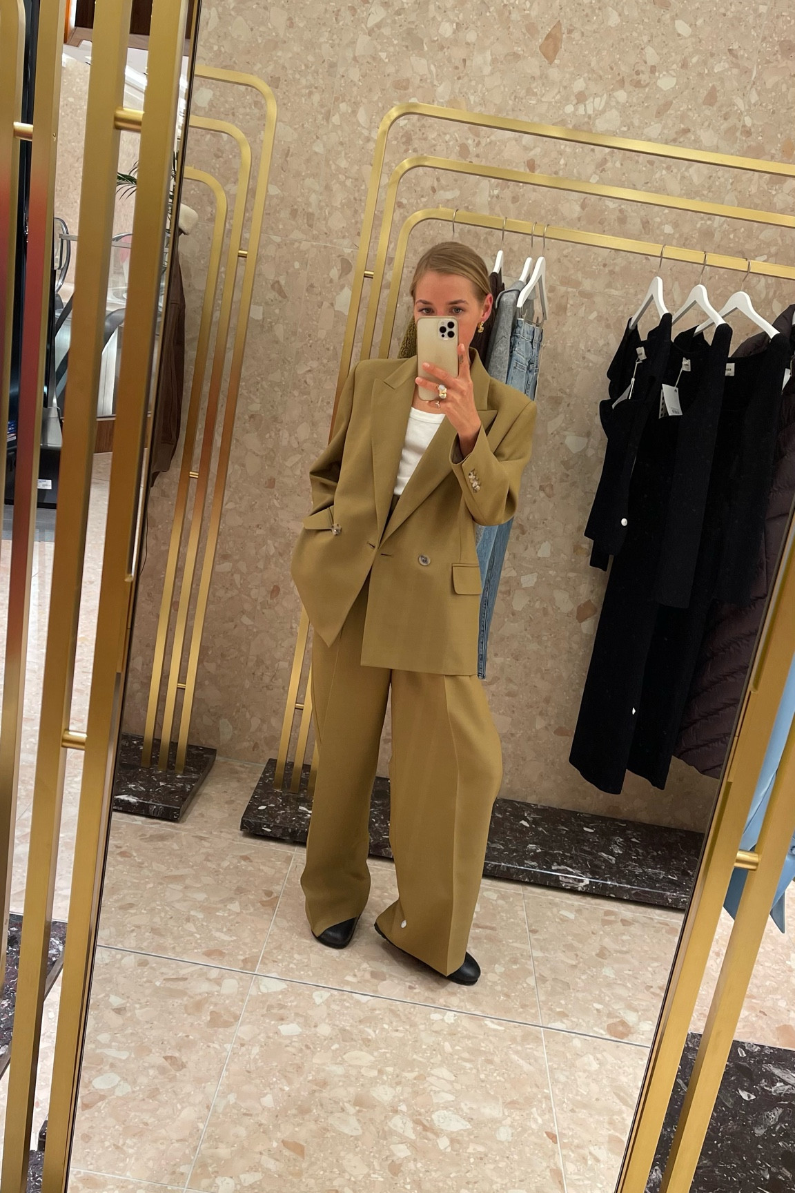 THE OVERSIZED LOOK 

#oversized #widepants #widelook #outfitoftheday 

#LTKeurope #LTKunder100 #LTKunder50