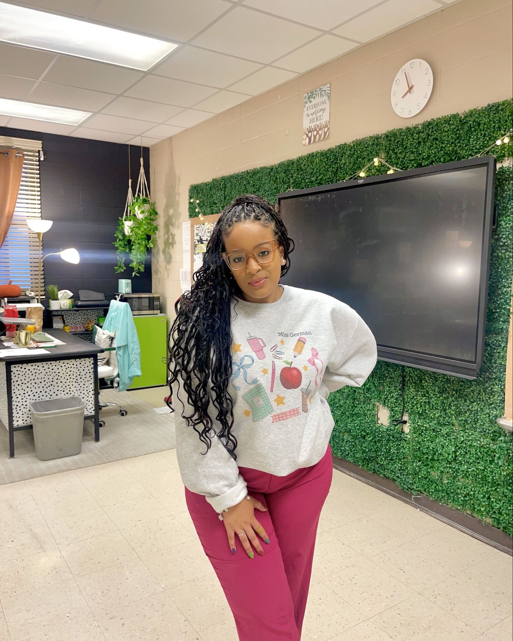 Teacher Fit🍏✨ 
Sweatshirt: TT Shop (pinned on my TT) 

#LTKStyleTip #LTKWorkwear