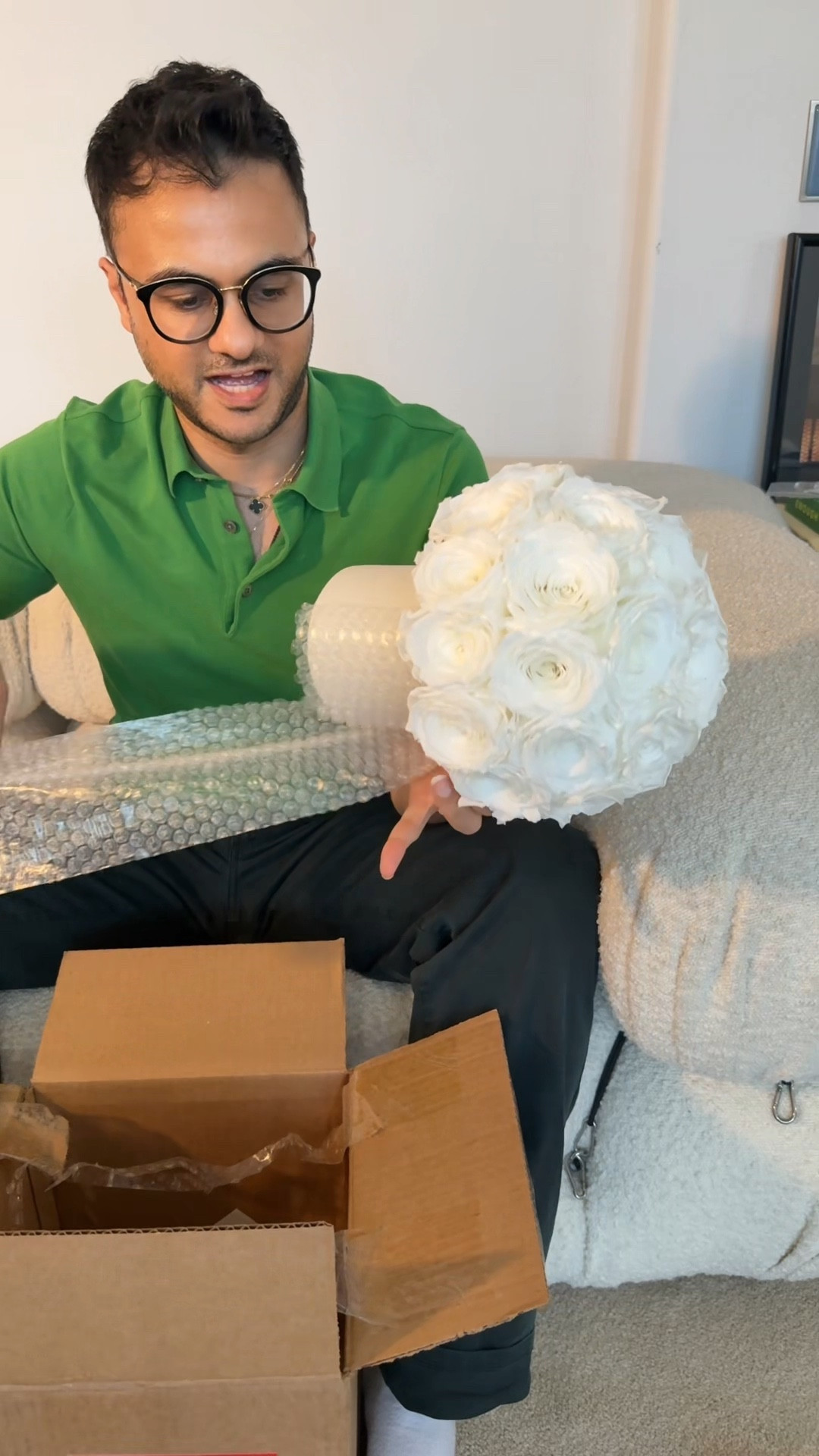 Venus Et Fleur Unboxing 🌹 🌹 #shopaholic #unboxing #venusetfleur #flowers #foreverflowers @Venusetfleur 

#LTKHome #LTKWedding #LTKBaby