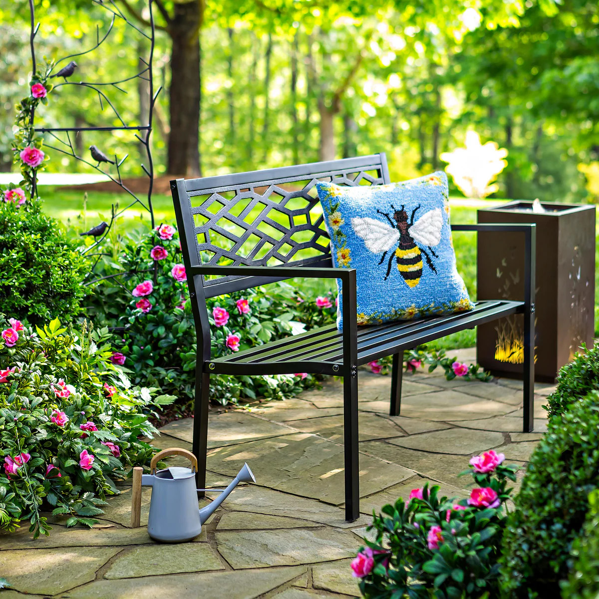 Indoor/Outdoor Bee Hooked Polypropylene Throw Pillow | Plow & Hearth