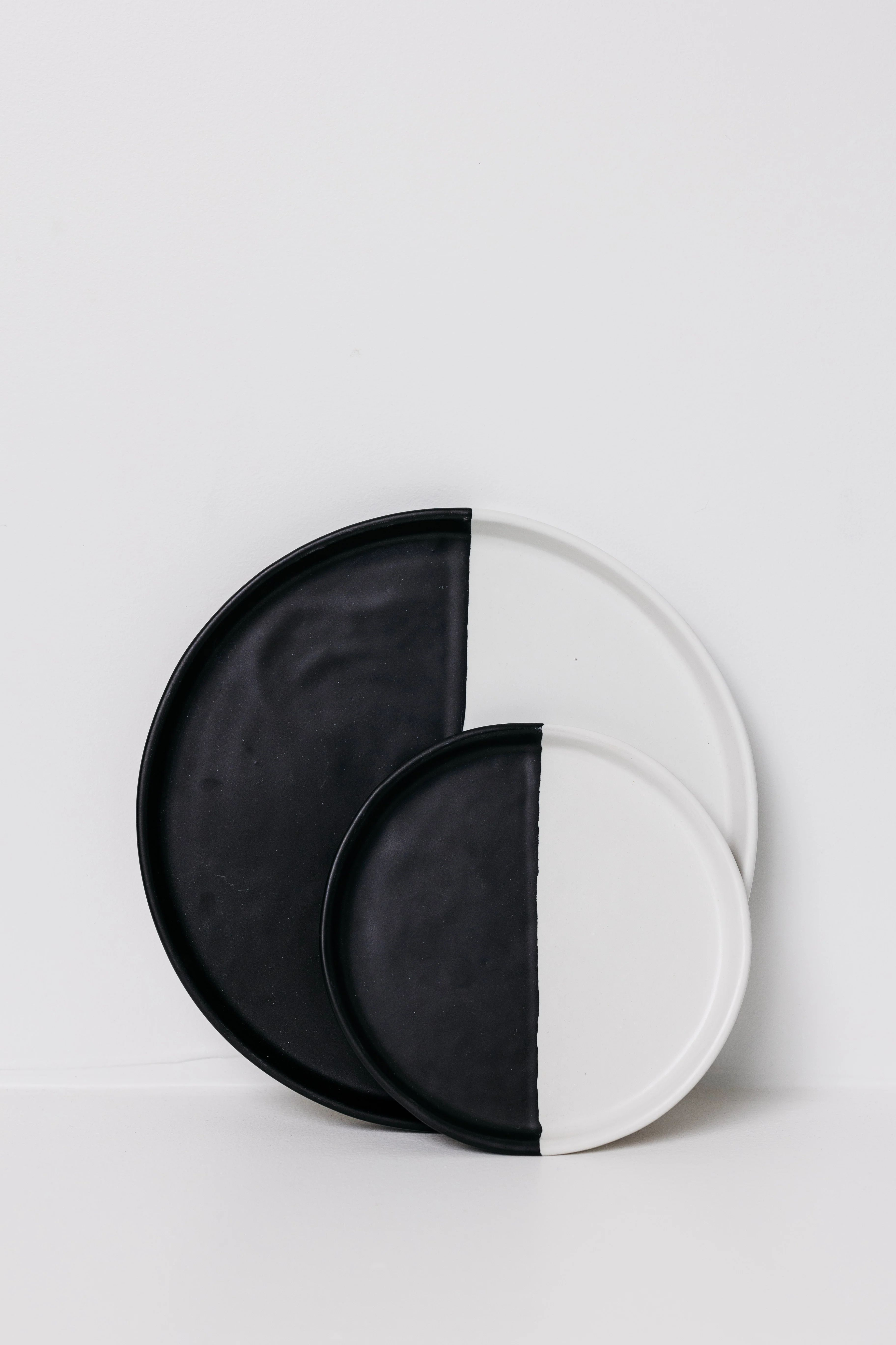 Dawson Dinner Plate - Matte Black/White - 11 inch | THELIFESTYLEDCO