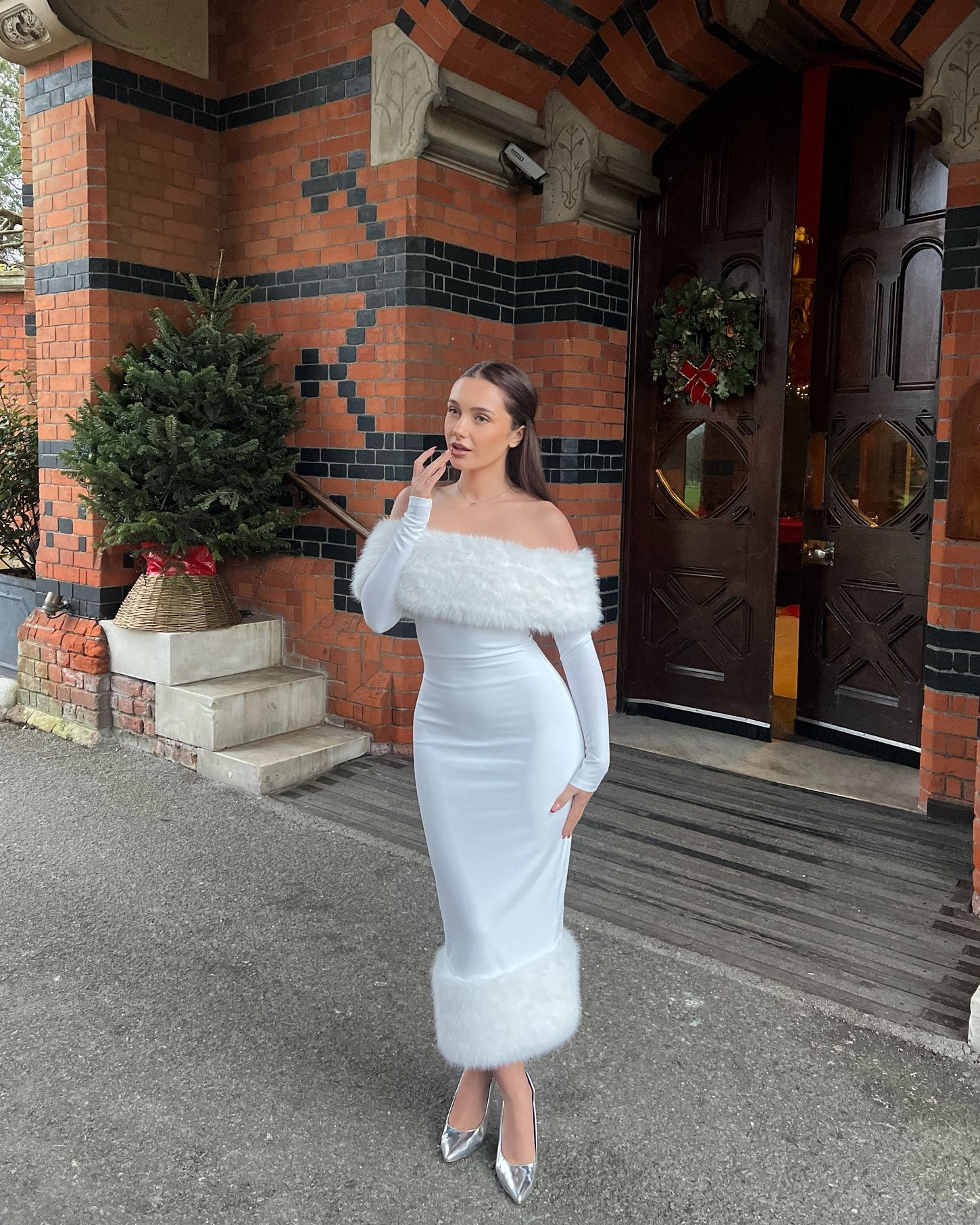 Christmas Day dress 🤍 Sold out but I’ve linked similar pieces x

Fur trim dress, maxi dress, Bardot off the shoulder dresss

#LTKpartywear #LTKwinter #LTKuk