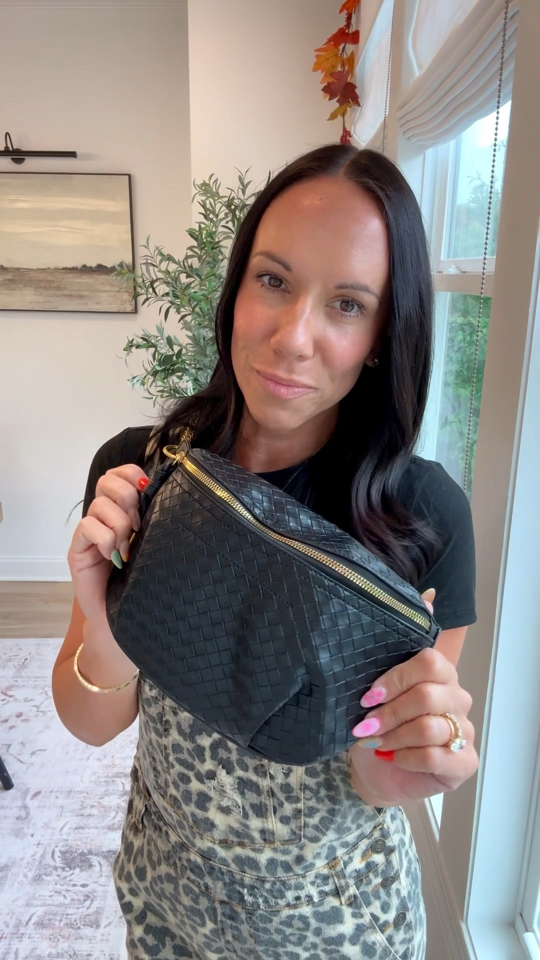 This belt bag goes with everything, from errands to date nights!

Comes in black and brown! Think I now need it in brown too👌🏼🤎

#vicicollection #fallstyle #beltbag #wovenbag #ltkfashion #ltkfall #momstyle #streetstyle #outfitinspo

#LTKFindsUnder100 #LTKStyleTip