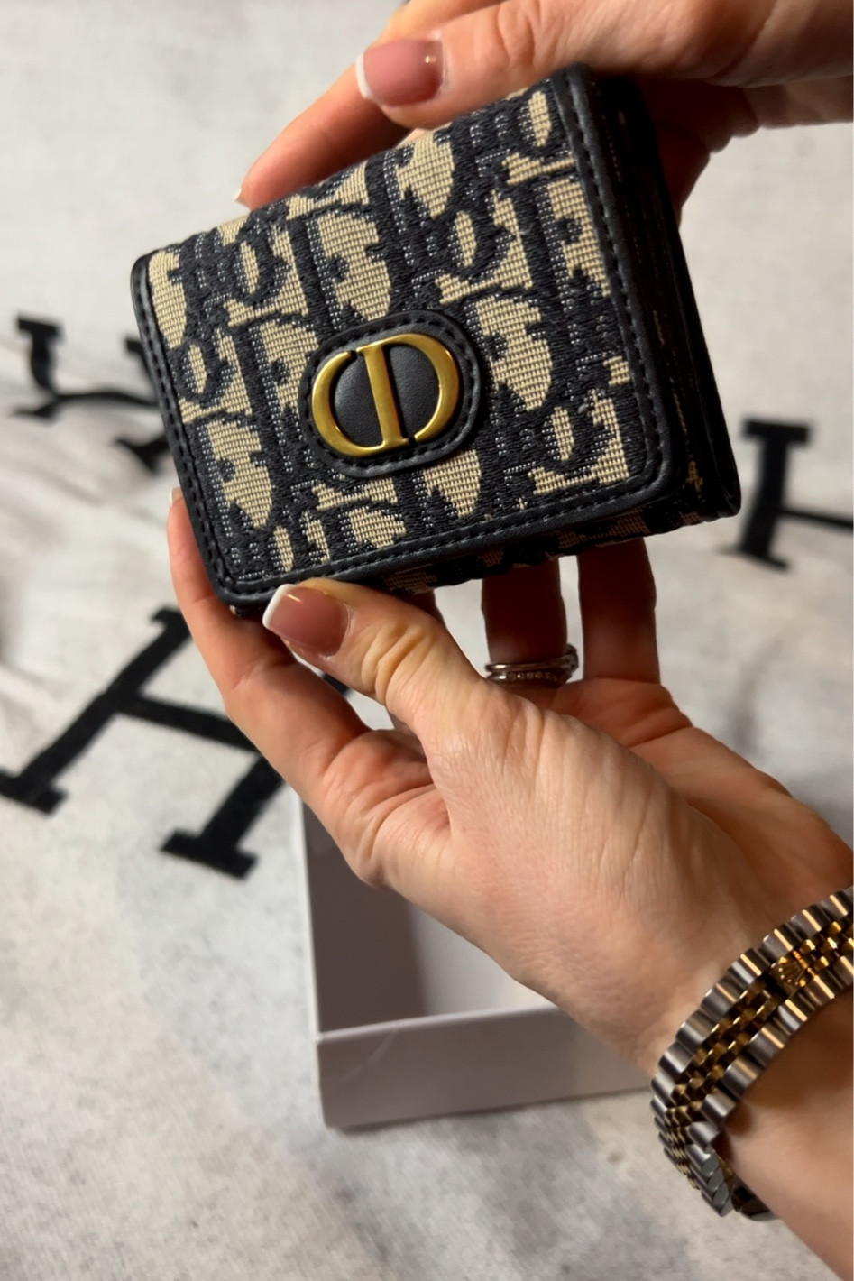 Dior wallet dhgate 

#LTKGiftGuide #LTKfindsunder50 #LTKsalealert