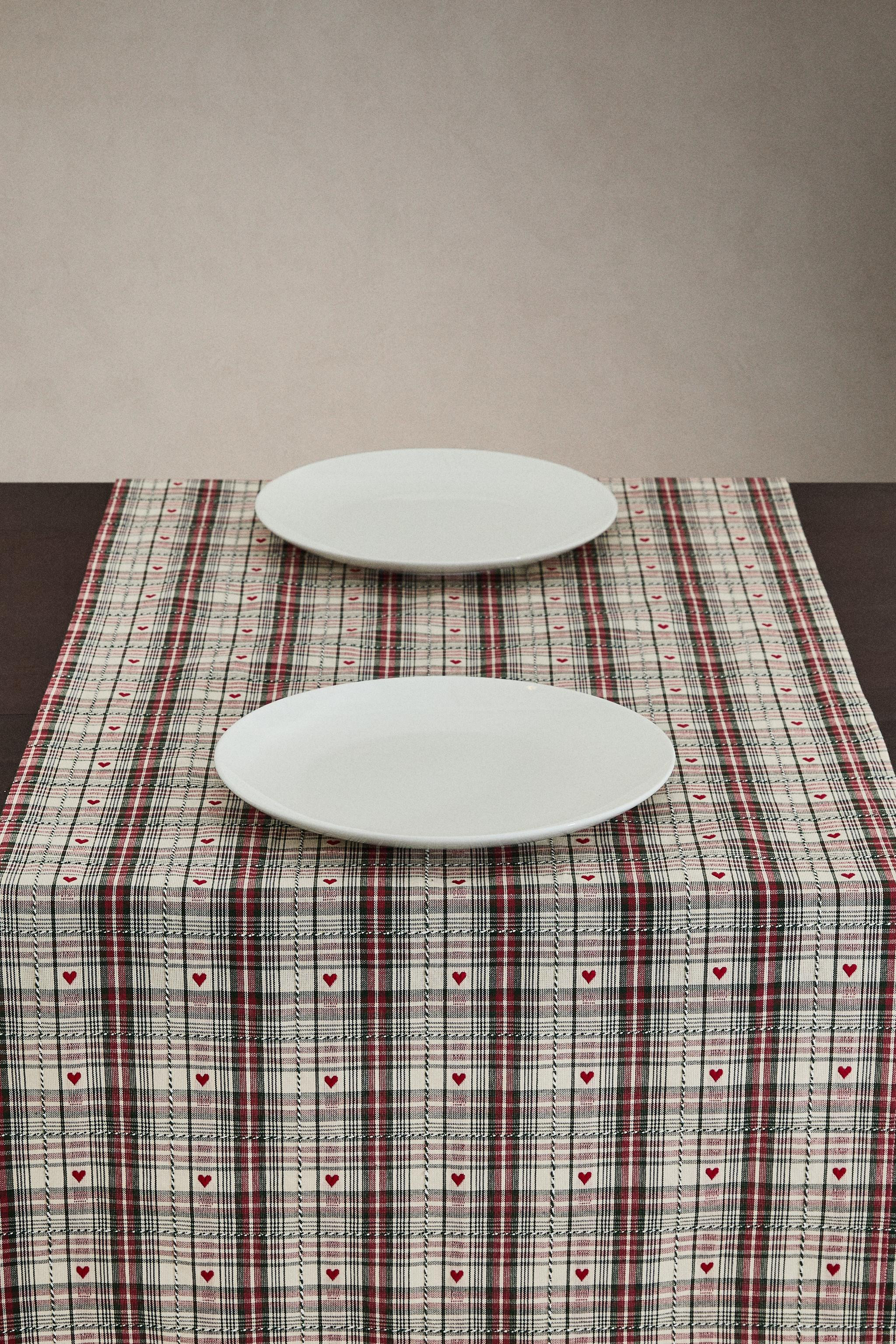 DYED THREAD CHRISTMAS HEART TABLE RUNNER | Zara Canada