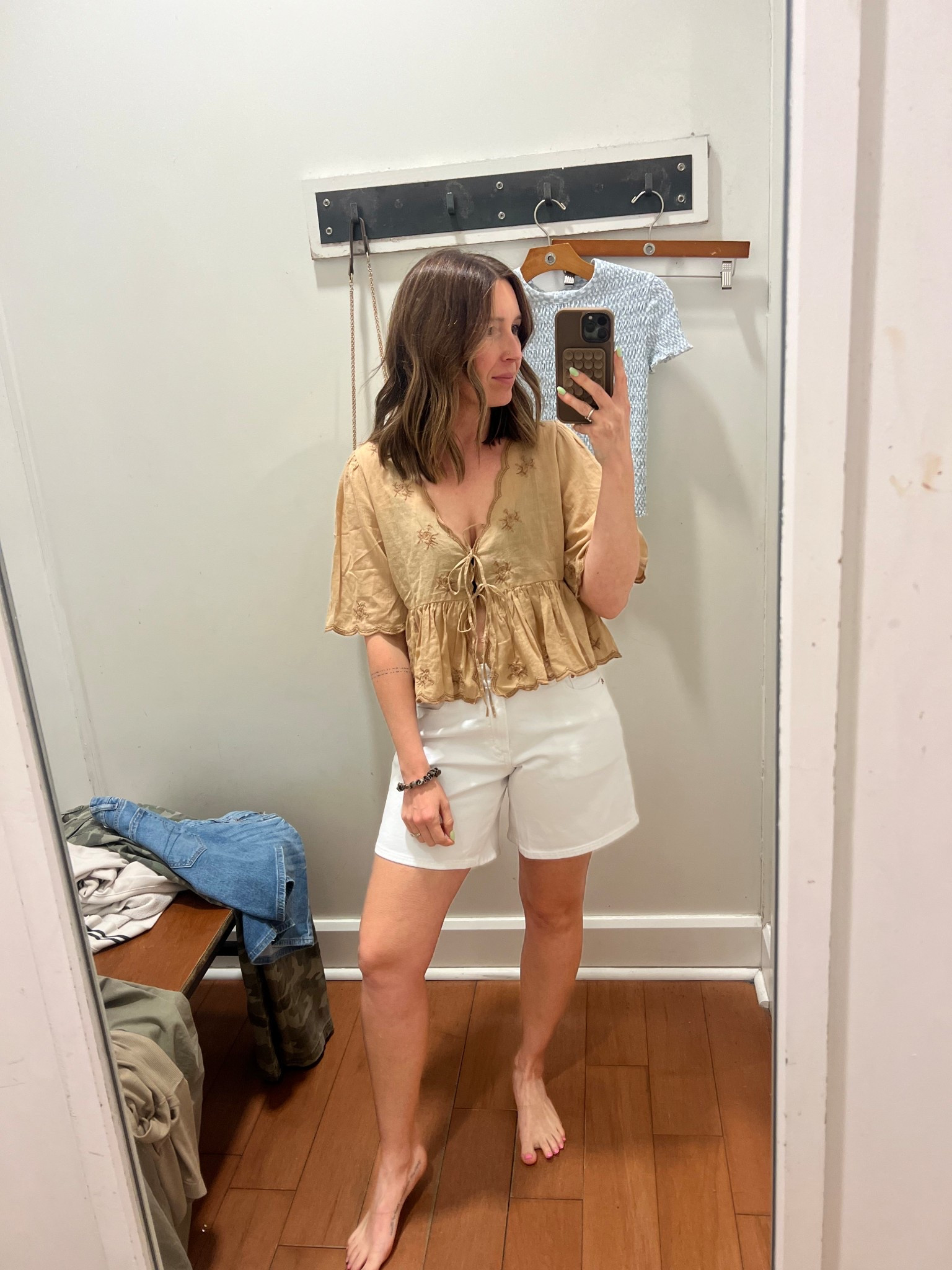 Cute outfit from American Eagle!

White shorts | tie front top