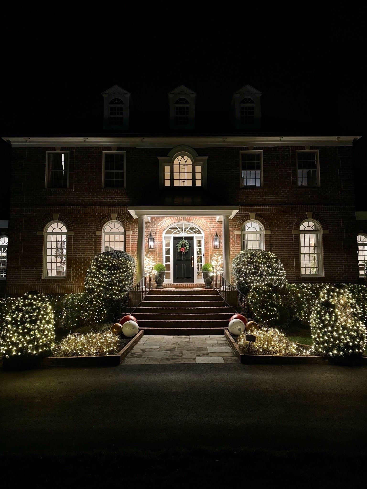 Christmas Light Decor

Home  home decor  Christmas  Christmas decor  Christmas  home decor  string lights  outdoor string lights  Christmas outdoor decor  Christmas light inspo  ArchedManor


#LTKSeasonal #LTKHoliday #LTKHome