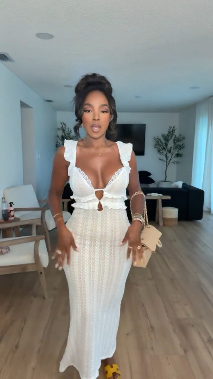 Scroll to shop this elegant white maxi dress 🤍

A statement dress like this is the kind you keep forever—timeless, flattering, and easy to restyle for different occasions so your cost per wear keeps dropping.

Perfect for bridal events, vacations, date nights, and special occasions.

📏 Measurements: 5’4”, 140 lbs, 34D bust, 27” waist, 40” hips

Follow me on Instagram and YouTube @kirasfashionfinds

  



#LTKootd #LTKgrwm #LTKPetite